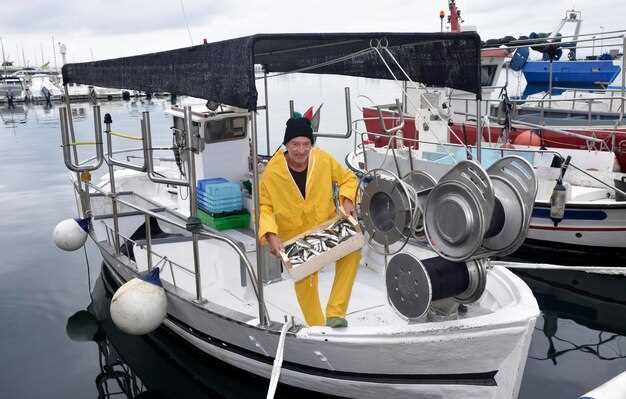 Assessing the Boat's Overall Condition and Maintenance History